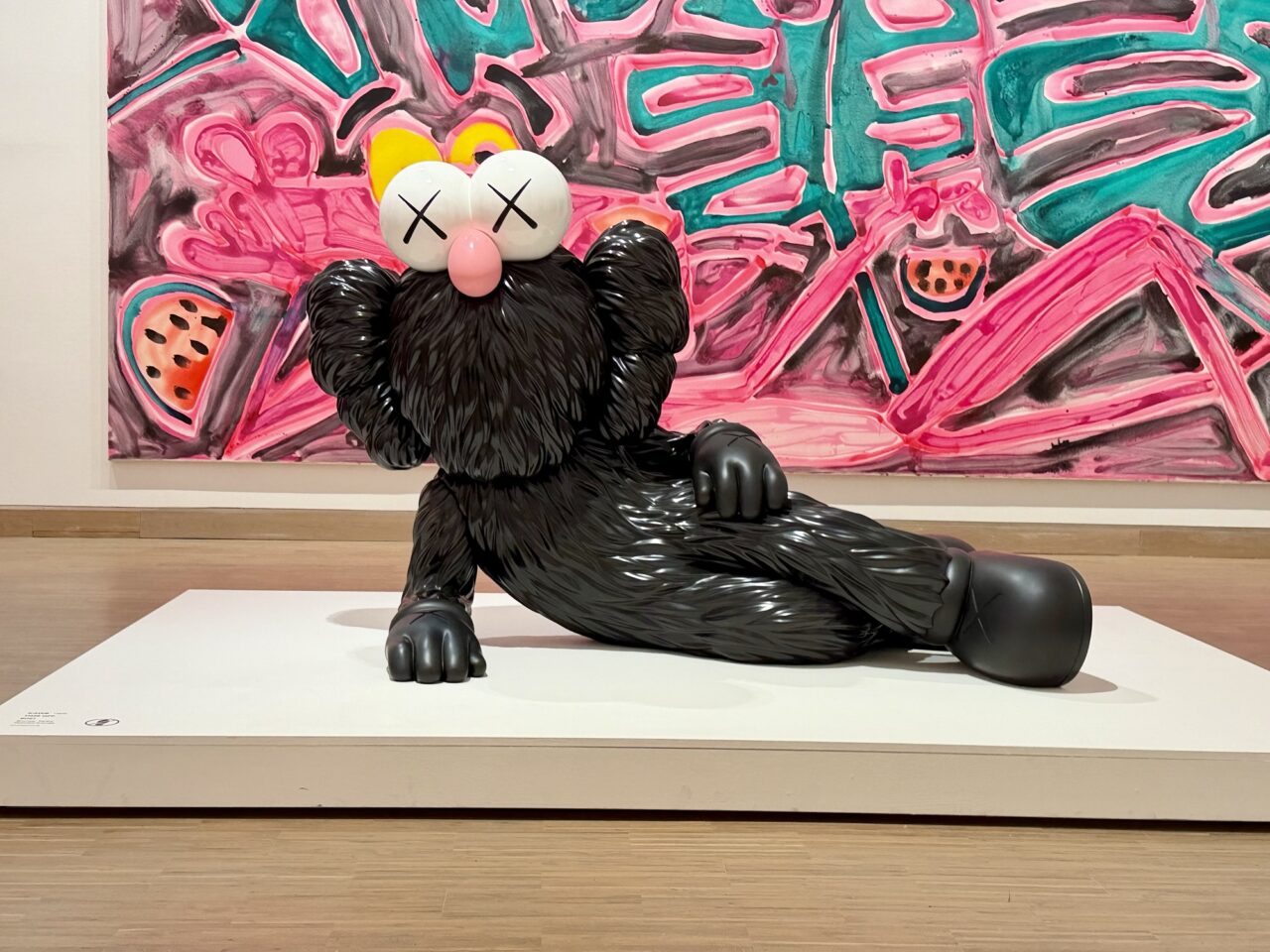 Albertina Modern: Ausstellung „KAWS. Art & Comix“